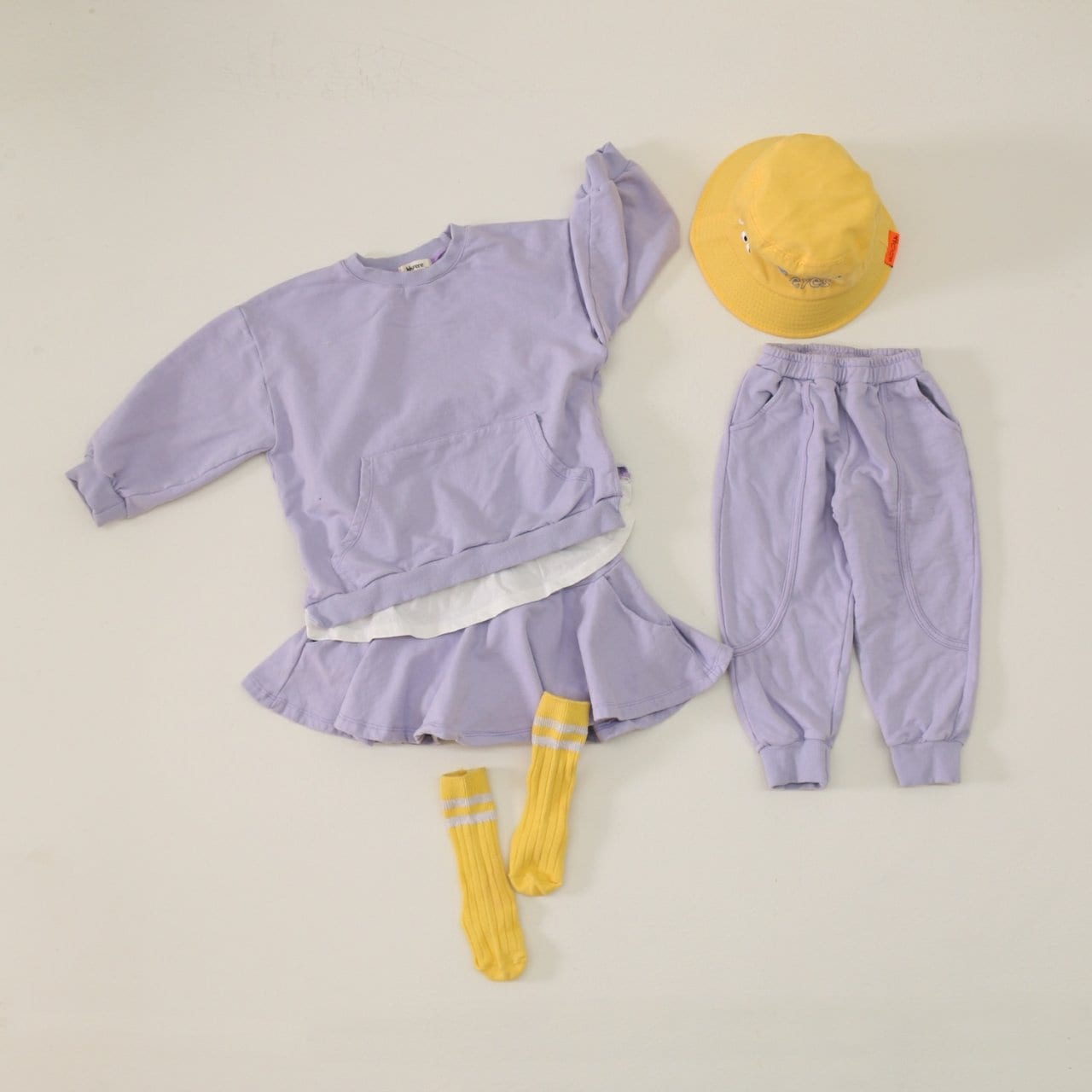 2021年 韓国 子供服 ブランド kkarere 春の新商品 女児 キッズ 学園風 キヨミ 可愛い お出かけ 花見 Daily 3PS Upper and Lower