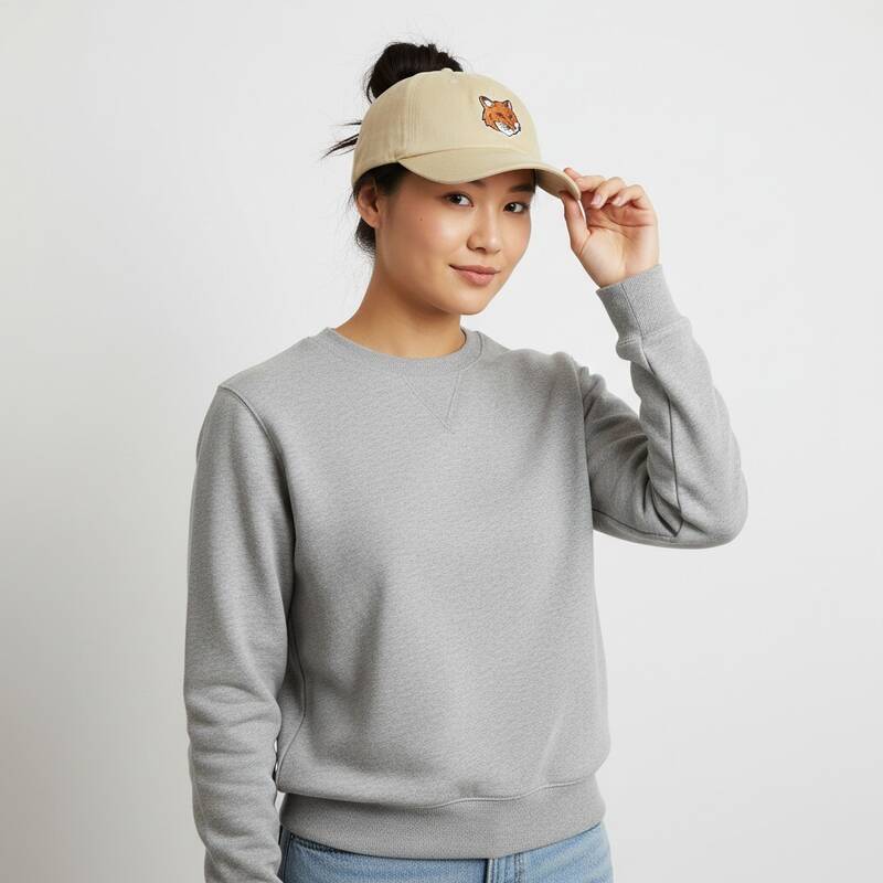 [カード決済で10%オフ]MAISON KITSUNE フォックスヘッドキャップ PM06100WW0096 0335 (ユニセックス)