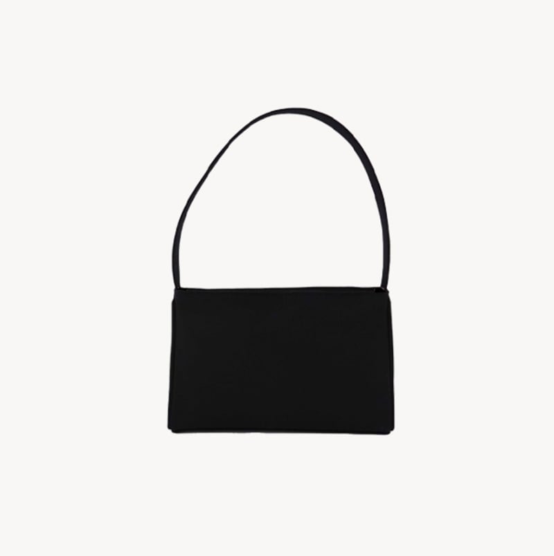 スクエアナイロンバッグ（ブラック） 7,120円