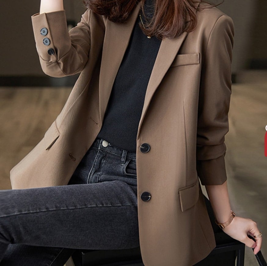 アウター コート ジャケット 上着 スーツ 袖あり 長袖 襟付き ストレート ポケット 前開き 大人可愛い きれいめ シンプル カジュアル 大人 上品 おしゃれ お洒落 かっこいい 大人女子 こなれ感