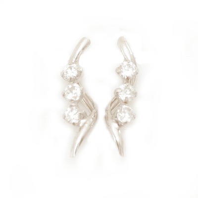 シャープなフェイスラインに優雅なひととき K10ホワイトゴールド３連キュービックジルコニアピアス 発送目安：２３週間