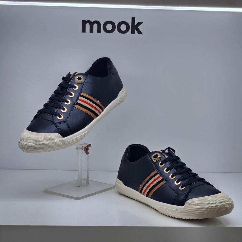 女性用ワイルドウェビングスニーカー422382 AA TZFY1SD