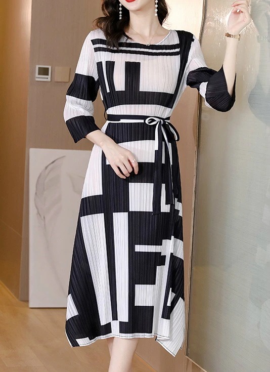 レディース バイカラー 幾何学模様 ホワイト ウエストリボン ヘムライン 上品 マダム 秋春 華やか ラウンドネック プリーツスカート レッド きれいめ 七分袖 ワンピース フレアワンピース