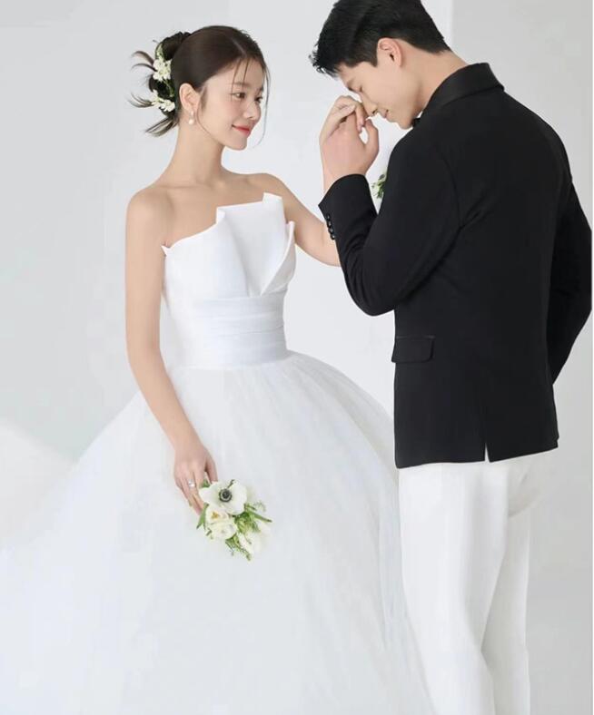 ウェディングドレス 可愛い 高級感 ロング ワンピース 結婚式ドレス きれいめ 花嫁ドレス 前撮りドレス 後撮り お姫様 成人式ドレス カラードレス コンサート オフショルダー 二次会ドレス 披露宴