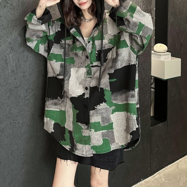 迷彩柄フード付き オーバーサイズ シャツジャケット プレゼント 個性的なデザイン ステージ衣装 演出衣装 イベント こせい 個性 特徴あり 新作 TV 主演 ステージ衣装 舞台 おしゃれ