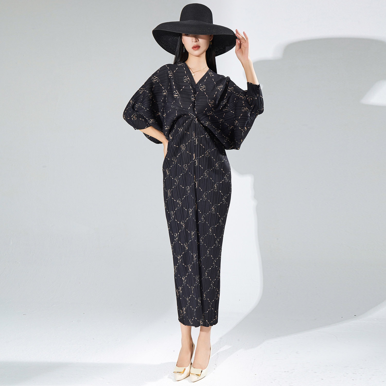 欧米のワンピースの太った妹は女装プリントのコウモリの袖のゆったりしたスカートを着ています