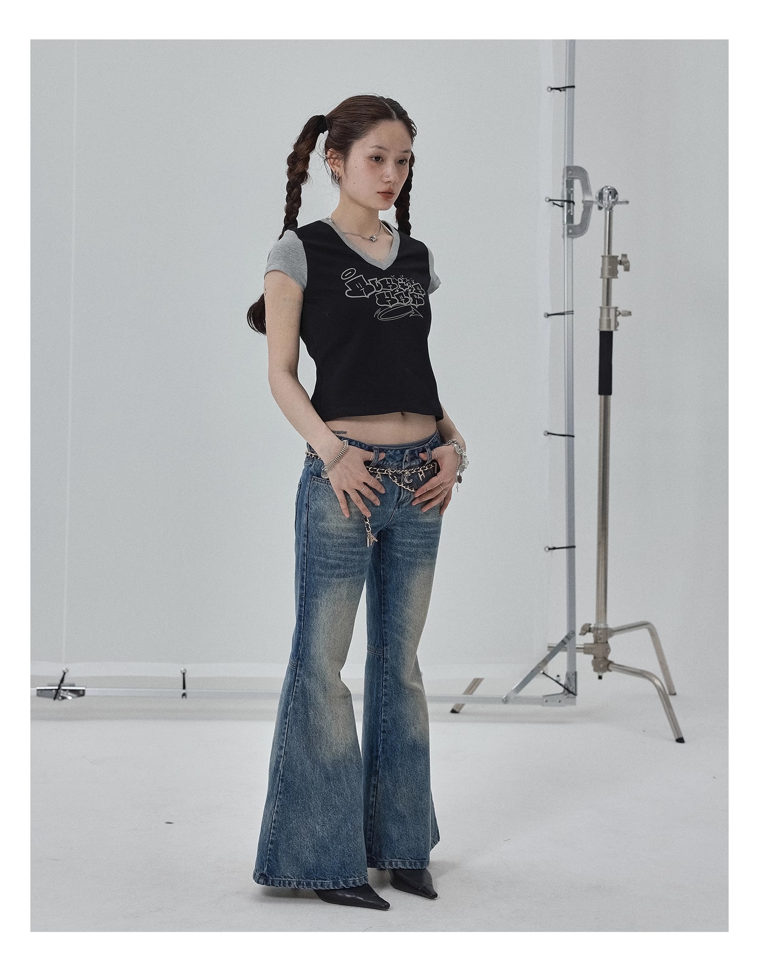 ニッチ ユニーク シック トップス レディース ショート 半袖 秋 ホットガール ブラック ステッチカラー アメリカン Tシャツ 個性的 トップス Tシャツ 袖あり 半袖 Vネック 襟なし シンプル