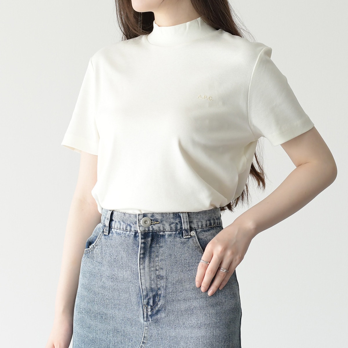 APC アーペーセー Tシャツ トップス CAROLL COGXB F26348 レディース スタンドカラー 半袖 生成り クリーム ロゴ コットン素材 春夏 カジュアル 人気 おすすめ