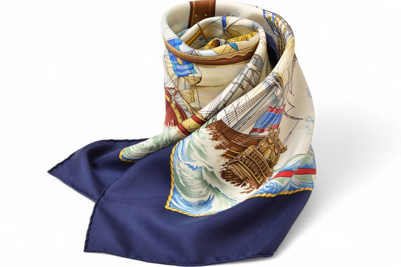 スカーフ カレ90 シルクツイル Vive le Vent/風よ吹け ブルーマルチ【中古】