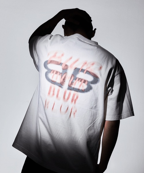 BLUR スプレーペイントブラーショートスリーブ T シャツ (オフホワイト)
