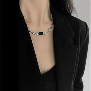 チタン鋼の短いタイプはシンプルで色あせない黒ドリル鎖骨鎖の小さなデザイン感がある