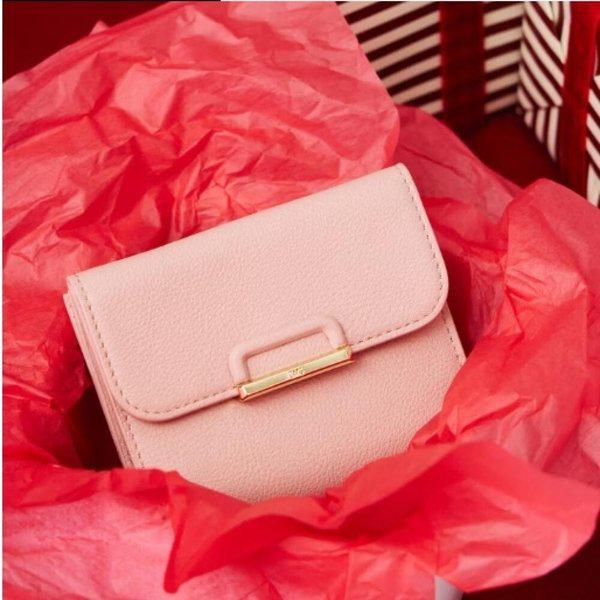 AK Bundang店 ピンク Dロゴ装飾 牛革 2段 二つ折り財布 DCWA5E691P2