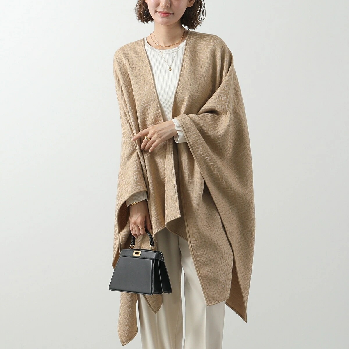 FENDI フェンディ ポンチョ FXX782 AQ8G レディース ケープ ウール シルク混紡 FFロゴ ズッカ柄 ジャカード 軽量 F0QB9/BEIGE