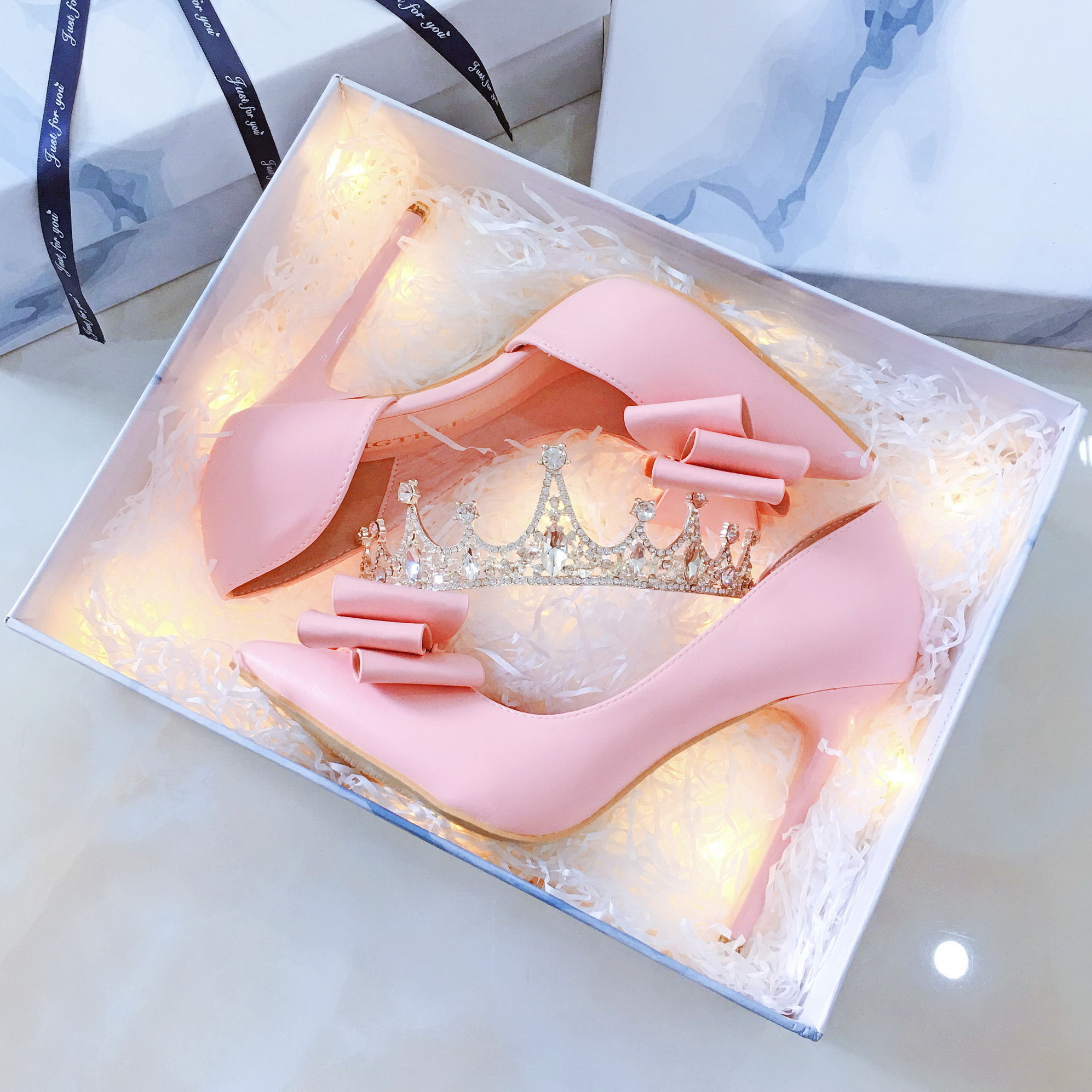 韓国スタイル学生ハイヒール女の子誕生日プレゼント小剣尖った弓シングルシューズ女性用大人多用途婦人靴安い