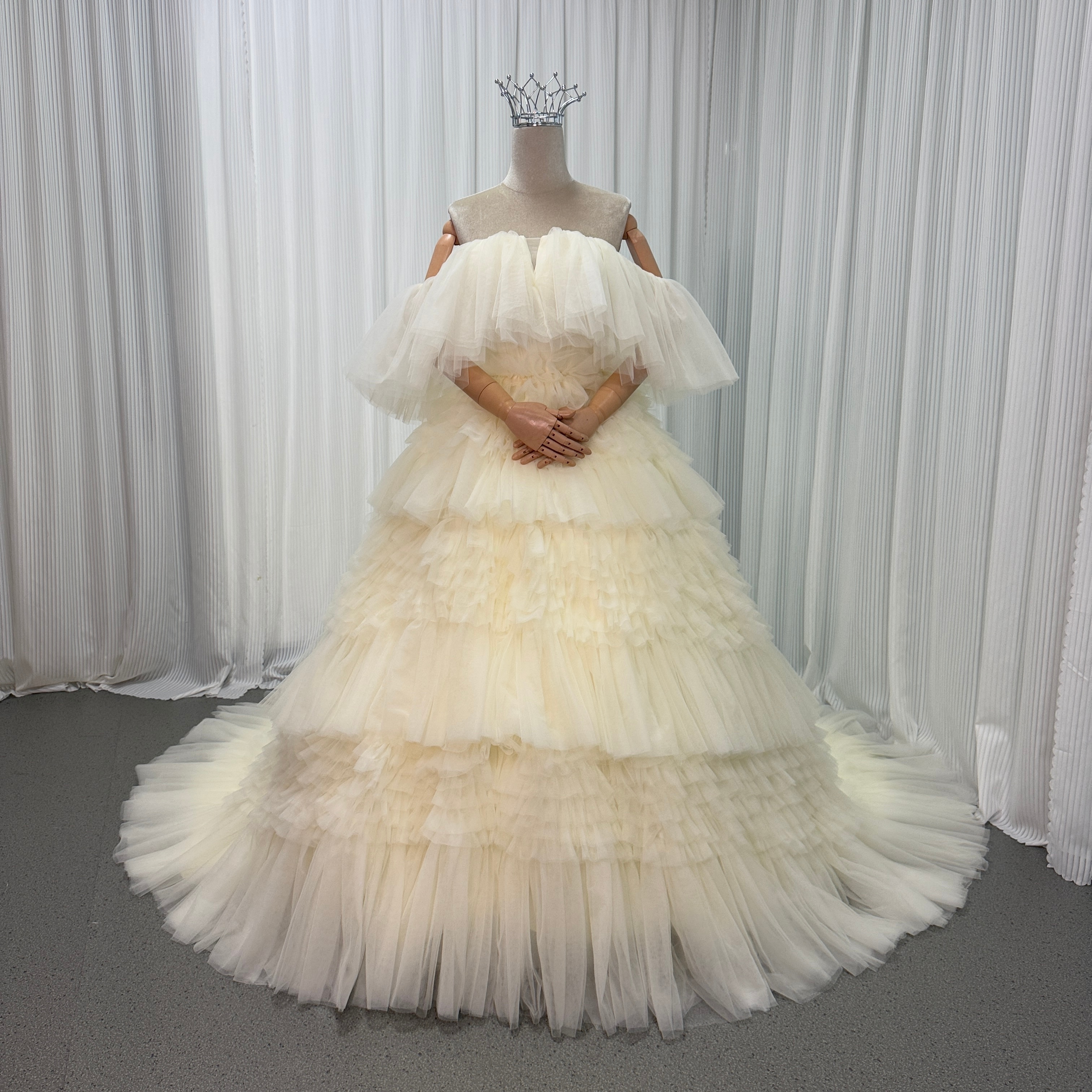 人気上昇！カラードレス パステルイエロー オフショルダー 柔らかく重ねたチュールスカート 花嫁