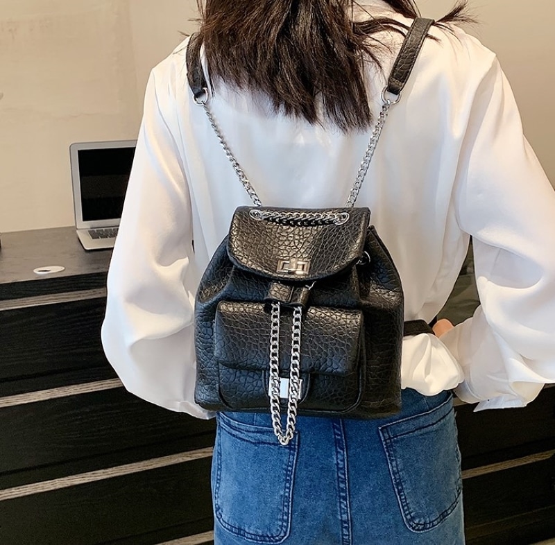 バッグ レディースバッグ ショルダーバッグ リュック 2way 便利 レザー PU 大人可愛い カジュアル 大人 おしゃれ 無地 レディース デート お出かけ 休日 旅行 普段使い 韓国 スタイル