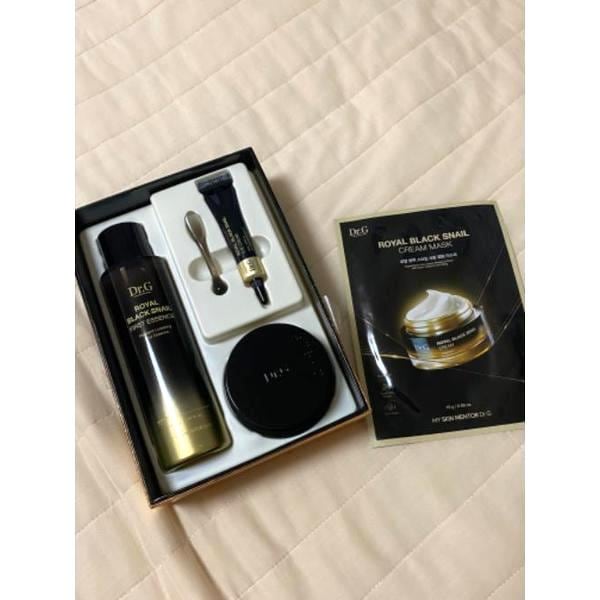 ロイヤルブラックスネイルスペシャルセット (エッセンス165ml+クリーム50ml+アイクリーム10ml+マスクパック1ea)