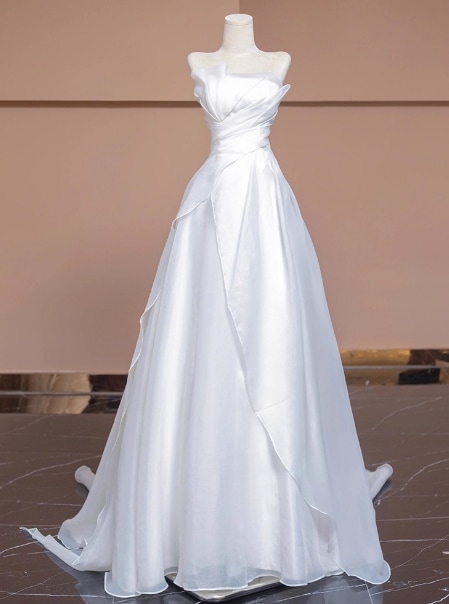 ウェディングドレス ベアトップ ハンドドレープ Aライン 細見えシルエット 結婚式