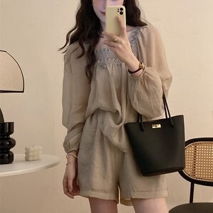 トップス Tシャツ ブラウス スクエアネック 刺繡デザイン スモック ストレート 綿 無地 夏 春 ゆったり ゆる 長袖 フリーサイズ ワンサイズ ギャザー レギュラー丈 シャツ 袖あり 襟なし