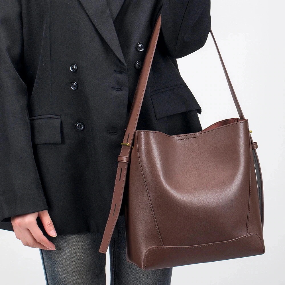 ショルダーバッグ水筒ポーチ 新型本革レディースバッグ大容量手提げバケツバッグ小衆感シングルかたかた掛けバッグショルダーバッグ