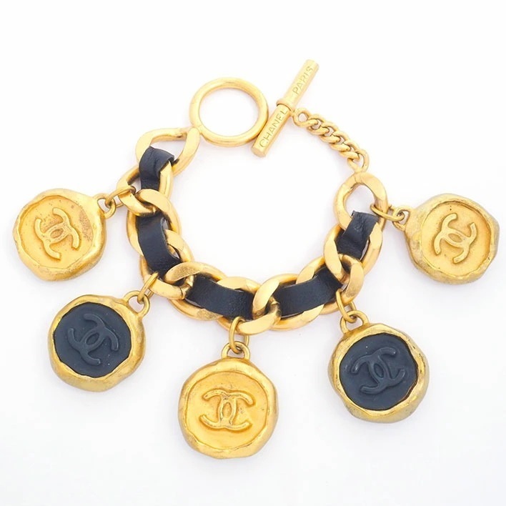 シャネル ココマーク シーリングスタンプモチーフ ブラック×ゴールドカラー クリップタイプ プラスチック/樹脂 【ブレスレット】