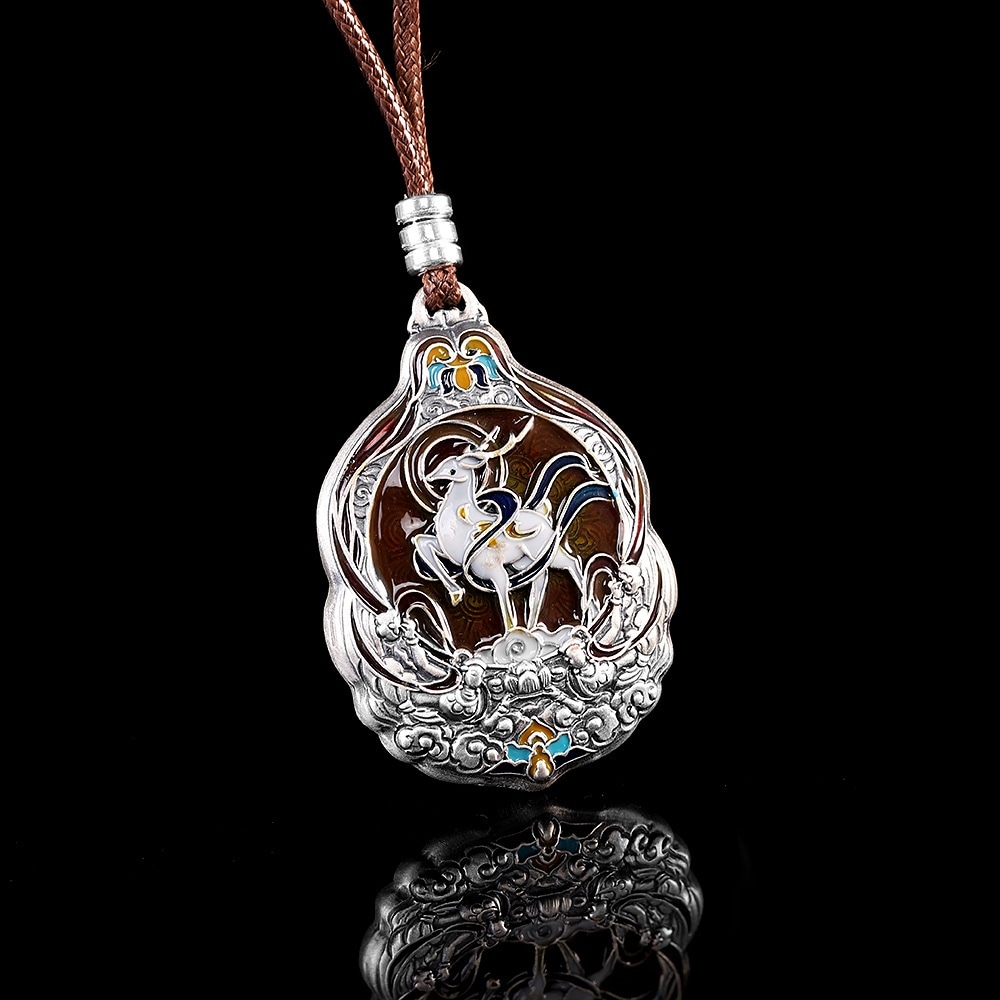 純銀 999 スターリングシルバーの鹿のネックレスニッチでシンプルユニークファッショナブルレトロな女性スタイル七宝焼きエナメル愛を象徴する鹿が付いています