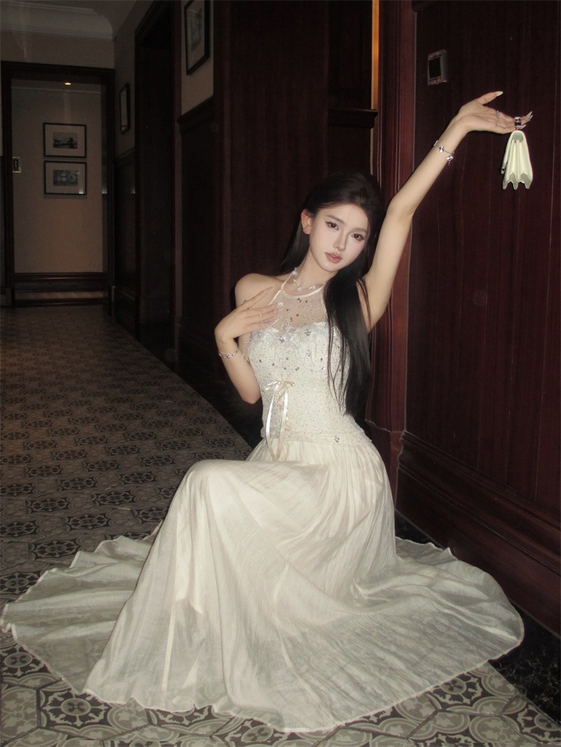 デザインセンスニッチハイエンドセンス痩身重工業絶妙な優しい気質のホルターネックキラキラドレスL14 4,858円