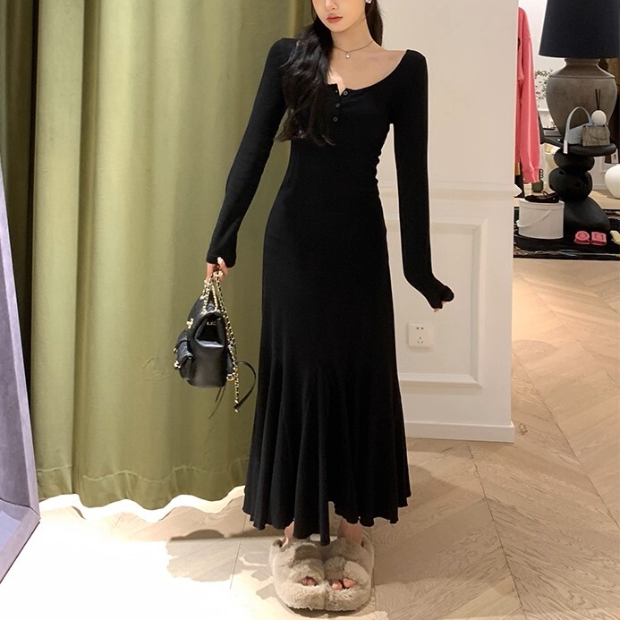 レディース ワンピース フレアスカート 膝下 ロング 長袖 ラウンドネック フレア Aライン マーメイド フェミニン ウエストマーク ボタン 薄手 かわいい 大人可愛い きれいめ シンプル 上品