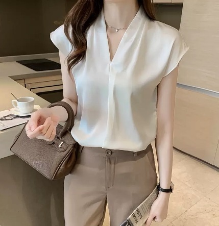 トップス シャツ ブラウス ミディアム丈 フレンチスリーブ 半袖 Vネック ストレート プルオーバー 可愛い かわいい 綺麗め きれいめ シンプル カジュアル 大人 上品 おしゃれ お洒落 大人可愛い