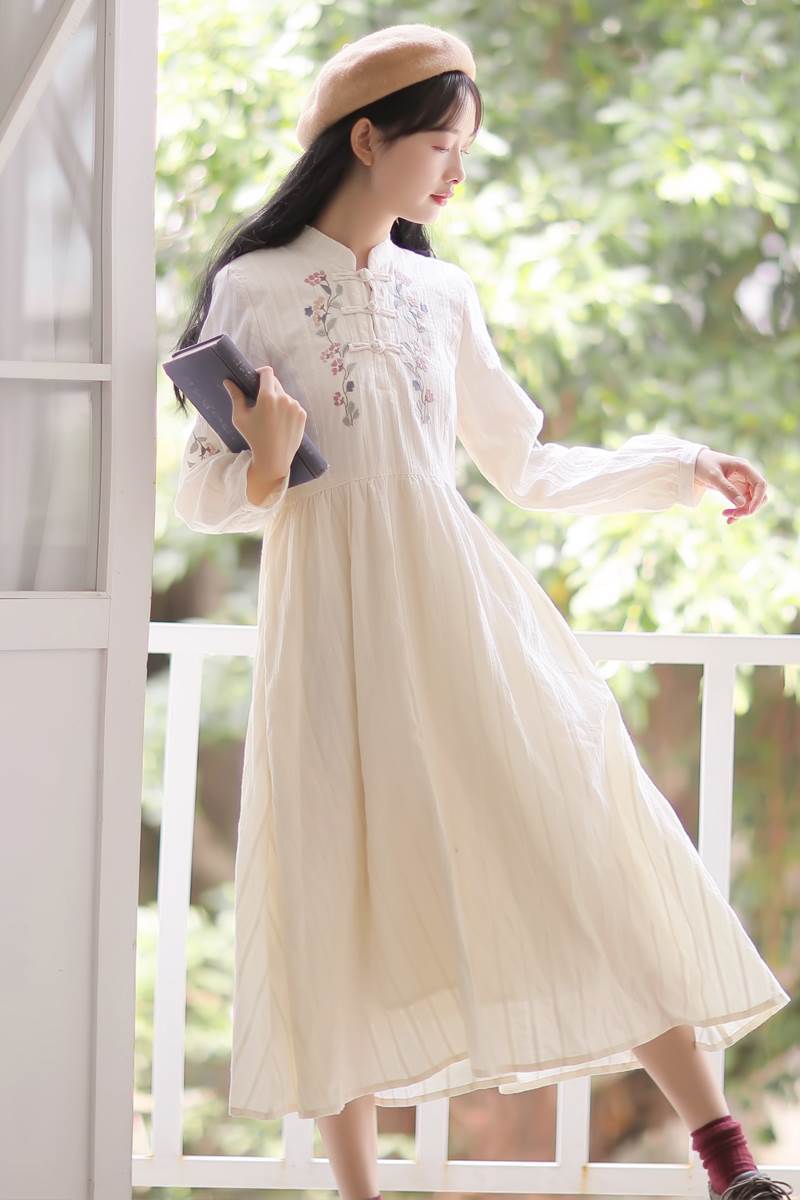 花柄刺繍チャイナ風ワンピース ワンピース フレアワンピース ミニ ミニ丈 ミモレ ミモレ丈 ロング ロング丈 袖あり 長袖 スタンドカラー フレア 刺繍 綿 かわいい 大人可愛い シンプル カジュアル