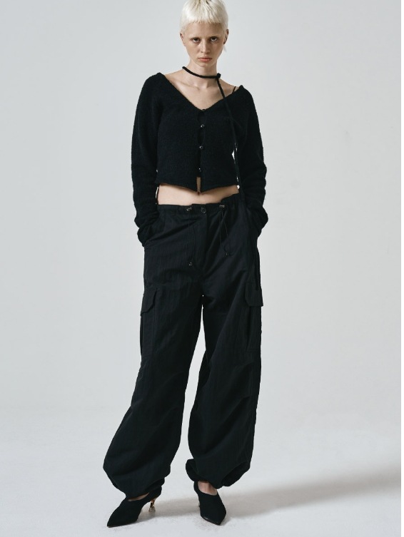 【NOIER】 NYLON CARGO PARACHUTE PANTS : BLACK