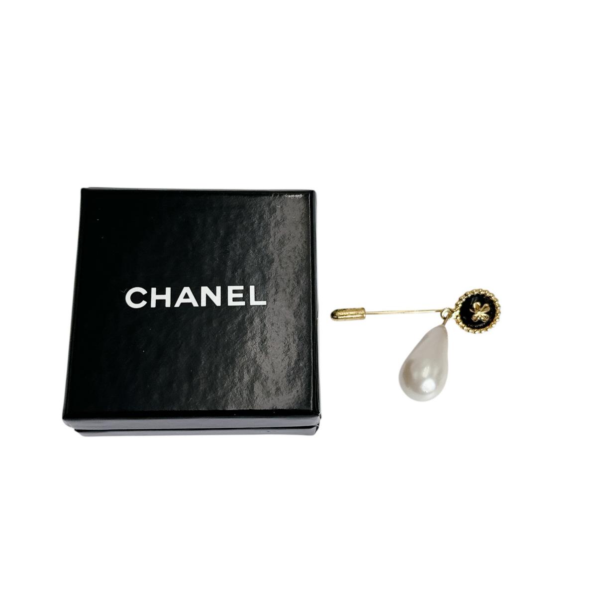 ドロップパール クローバー ピンブローチ ゴールド