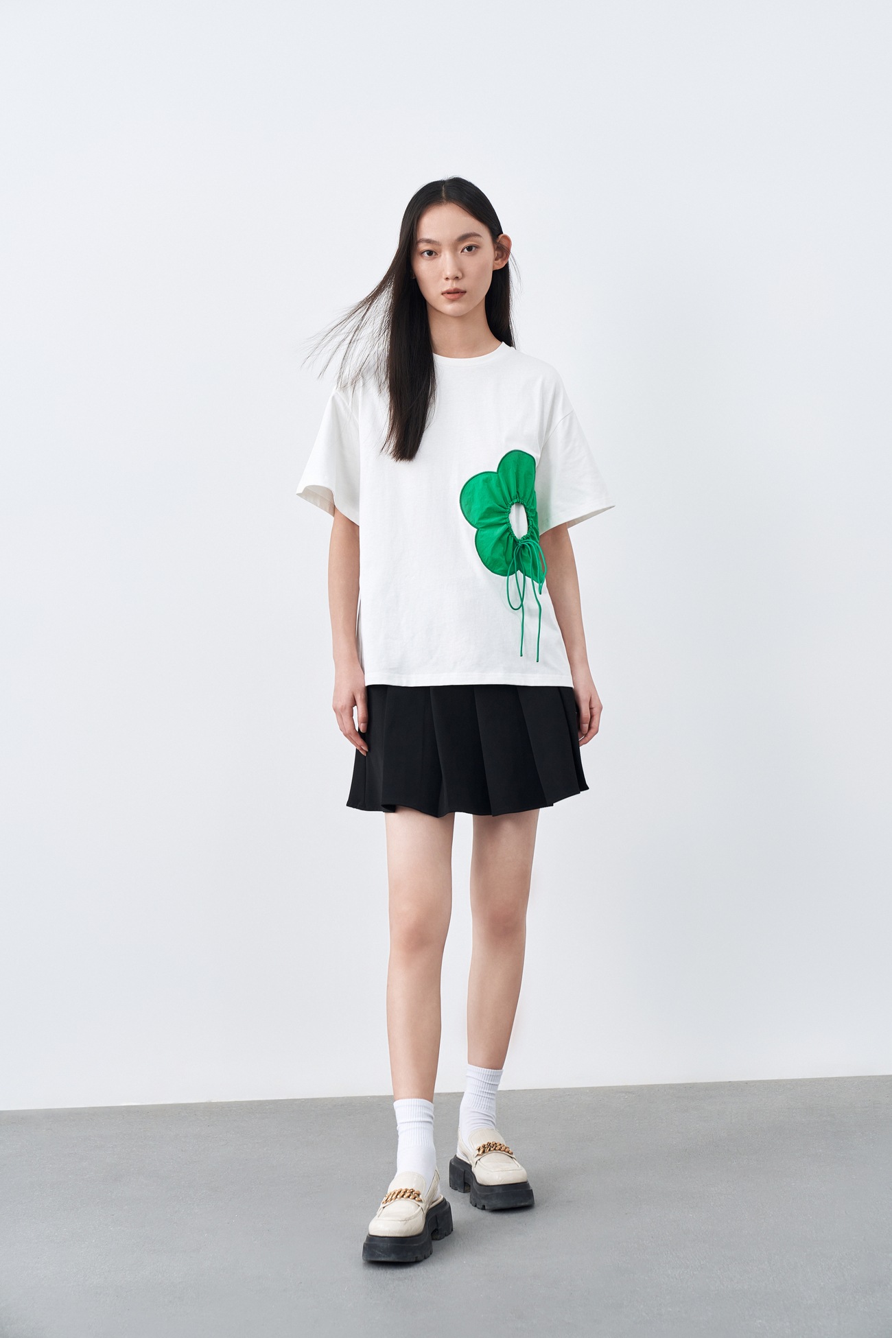 夏 秋 レディース 女性 ファッション 花柄 半袖 Tシャツカジュアル シンプル フラワー ホワイト S M L XL トップス Tシャツ シャツ 袖あり 半袖 かわいい 大人可愛い きれいめ