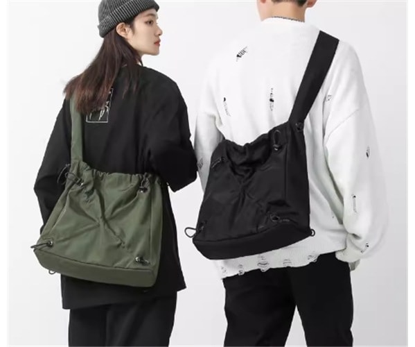 バッグ カバン レディース メンズ 男女権用 ユニセックス ショルダー 斜めがけ 肩がけ 大容量 折り畳み可能 スクエア 四角 ポケット ファスナー 柔らかい ソフト シンプル カジュアル お洒落