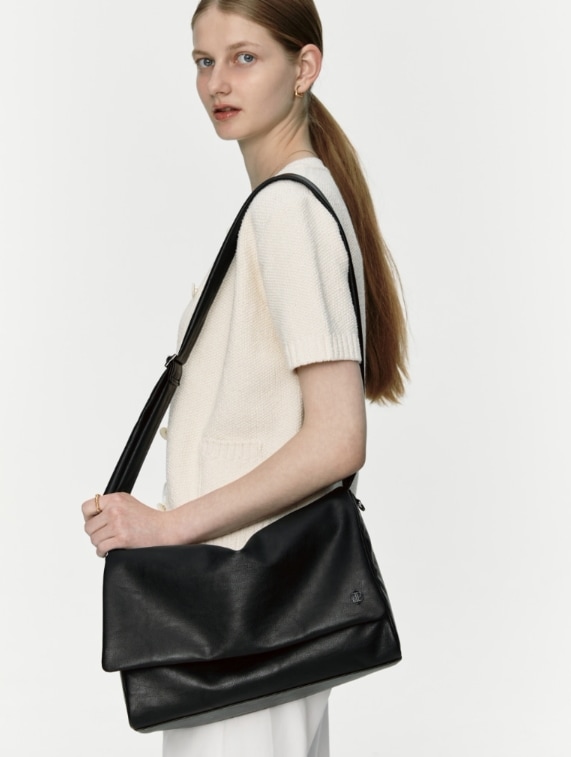 【DEPOUND】 PILLOW CROSS BAG : BLACK