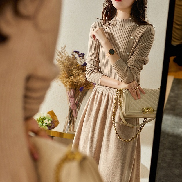 パールモチーフ フェミニン ニットワンピース リブニットワンピース ラウンドネック フレア タイト 細身 かわいい 可愛い きれいめ シンプル 上品 おしゃれ かっこいい 可愛い