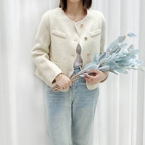 アウター レディース ノーカラージャケット ウールコート ショートジャケット 羽織り 襟なし 波型 メタルボタン 金ボタン ポケット 大人可愛い きれいめ シンプル シック クラシック 大人 上品 お