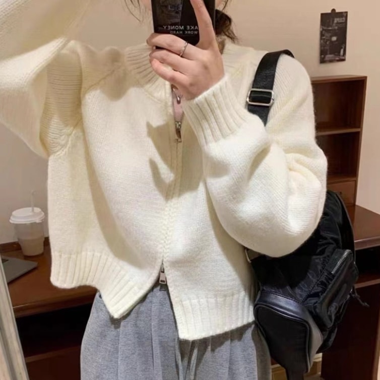 レディース トップス ニット セーター カーディガン アウター 上着 羽織 前開き ショート 長袖 萌袖 ラウンドネック 襟なし もこもこ ふわふわ ふっくら ファスナー 伸縮性 かわいい 大人可愛い