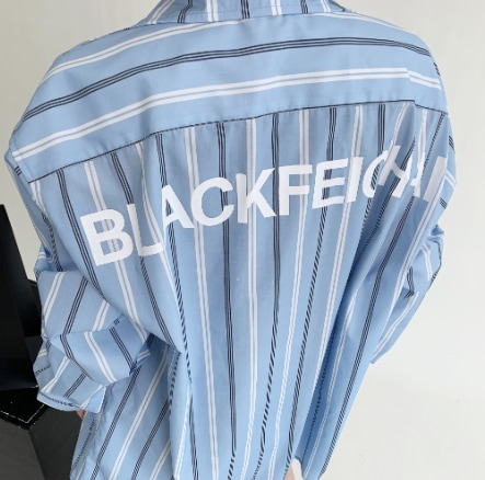 個性的 バックロゴ トップス シャツ 上着 膝丈 ひざ丈 膝上 袖あり 長袖 襟付き ワイド カジュアル かっこいい こなれ感 ラフ メンズライク マニッシュ ボーイッシュ スポーティー クール 柄