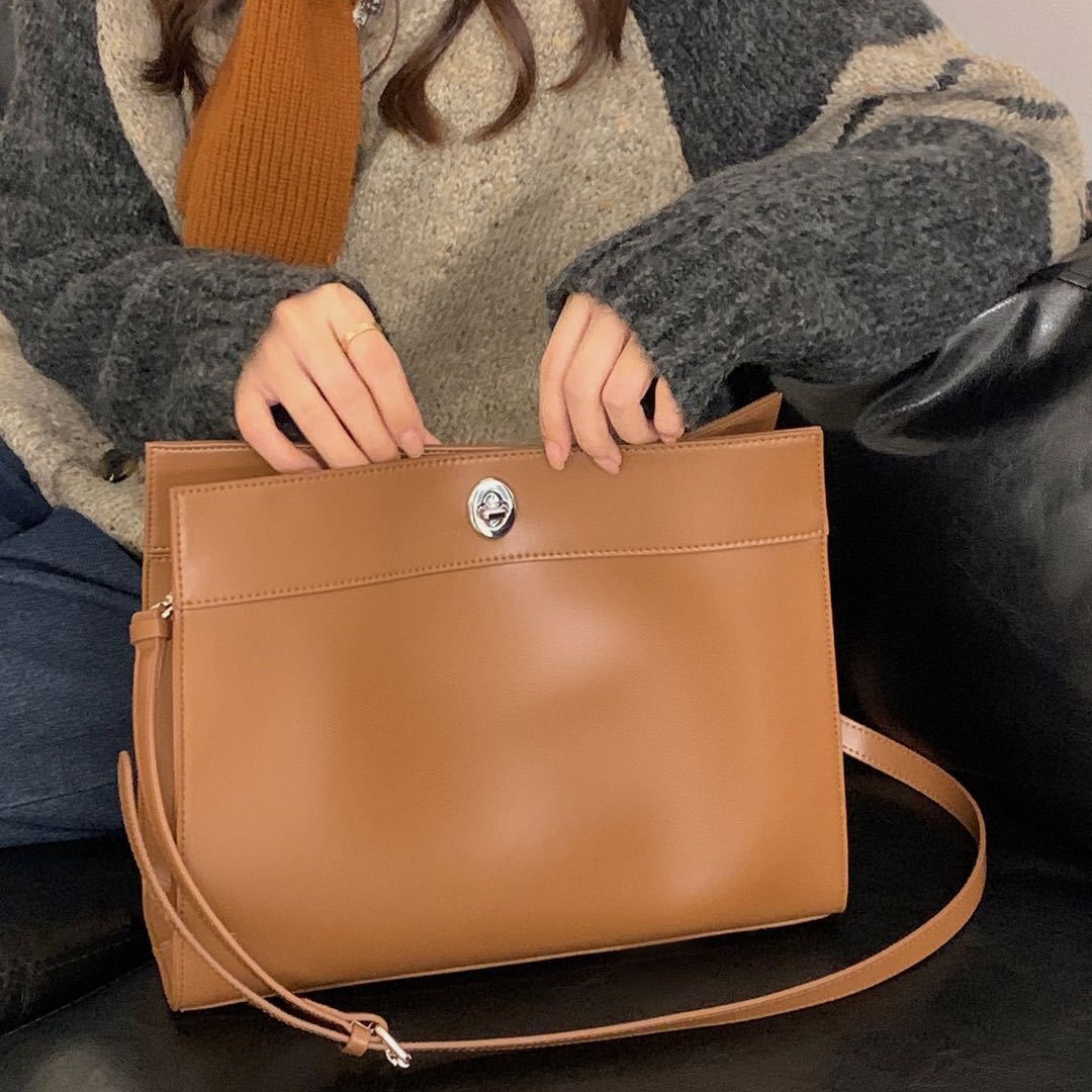 【本革/4カラー /キーホルダーを贈る】人気デイリーバッグ/レディース/トート/バッグ/ショルダーバッグ/バッグ/