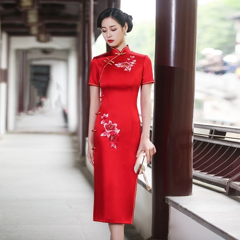 ワンピースドレスドレス刺繍された2025春と夏の改善ミディアムレングスの花嫁レッド衣服のパフォーマンス