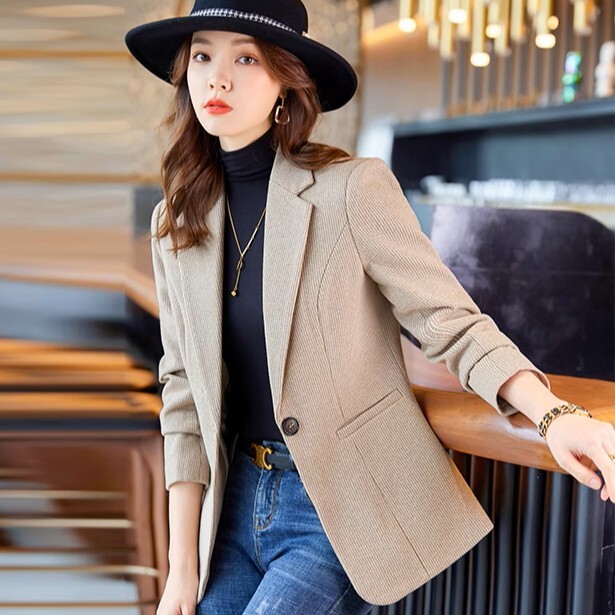 レディース ジャケット スーツ 上着 羽織 前開き テーラードジャケット ミドル丈 腰丈 長袖 Vネック 襟付き スリム ストレート フォーマル ポケット ボタン ウール ポリエステル 大人可愛い