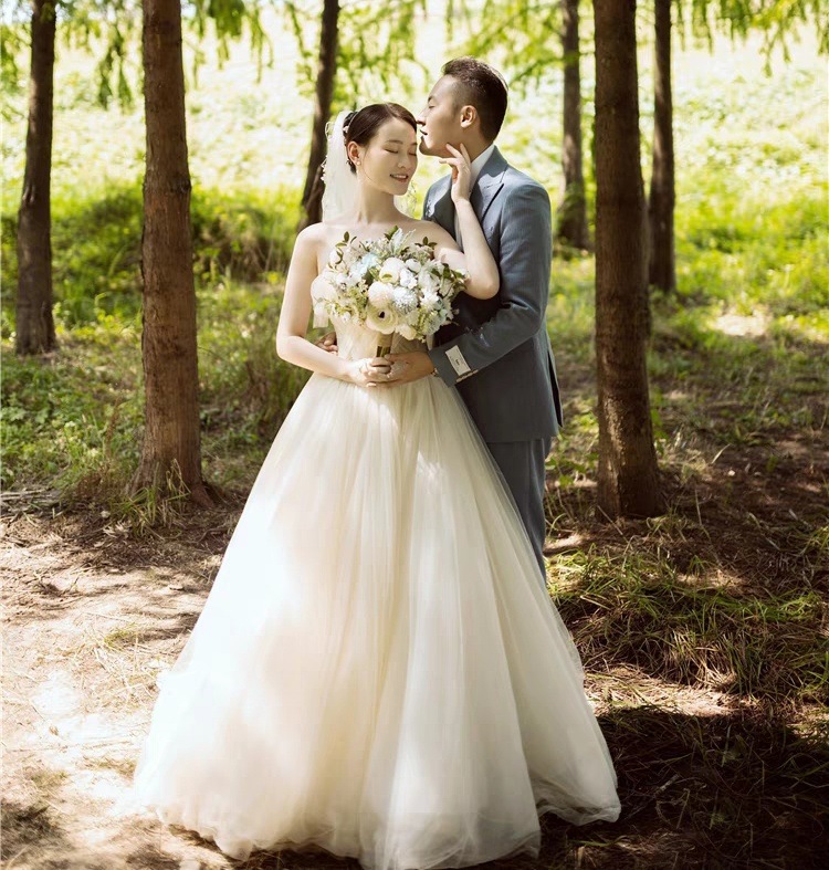 パーティードレス ウェディングドレス 白 ドレス 花嫁 結婚式 レース オフショルダー 花嫁ロングドレス 結婚式 露背 二次会 お呼ばれ 挙式 姫系
