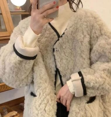 3色 アウター ブルゾン ジャケット レディース 秋冬 かわいい きれいめ 個性的 暖かい もこもこアウター ボア ジャケット 長袖 萌袖 Uネック ノーカラー ボタンダウン BIGシルエット もこも