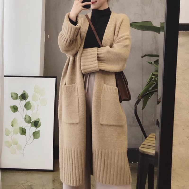 レディース ニット セーター カーディガン 上着 羽織 前開き ロング 長袖 萌袖 ワイド もこもこ ふわふわ ふっくら ポケット 伸縮性 かわいい 大人可愛い きれいめ シンプル カジュアル 上品