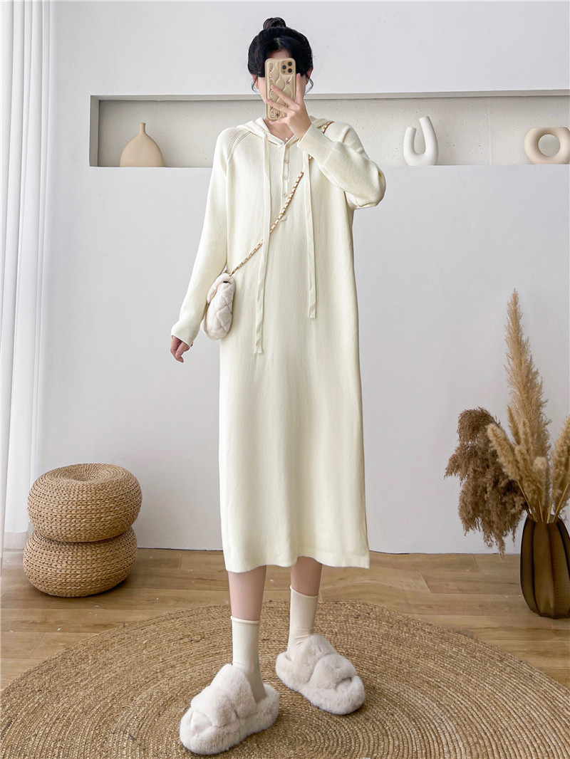 インナーニットワンピース子供秋と冬の新しいシニアセンスのロングセクションフードセーターワンピースロングスカート