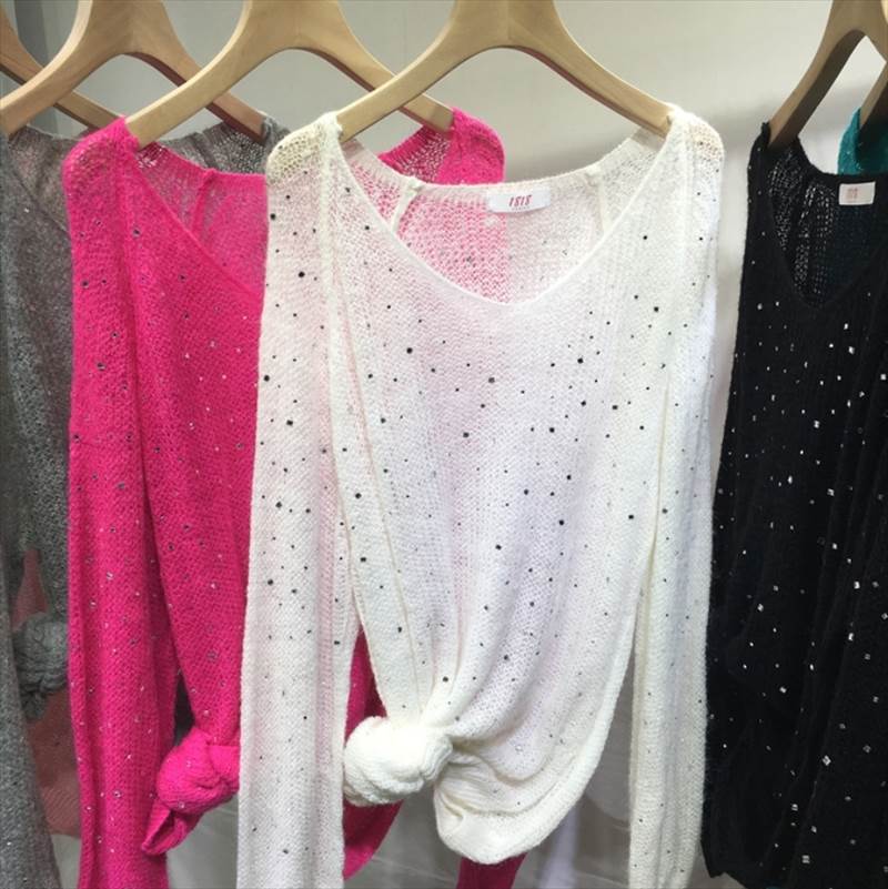 トップス ニット セーター ミドル丈 袖あり 長袖 Vネック ストレート 透け感 キラキラ ストーン ニット かわいい おしゃれ お洒落 個性的 エレガント 存在感 春 秋 10代 20代 レディース