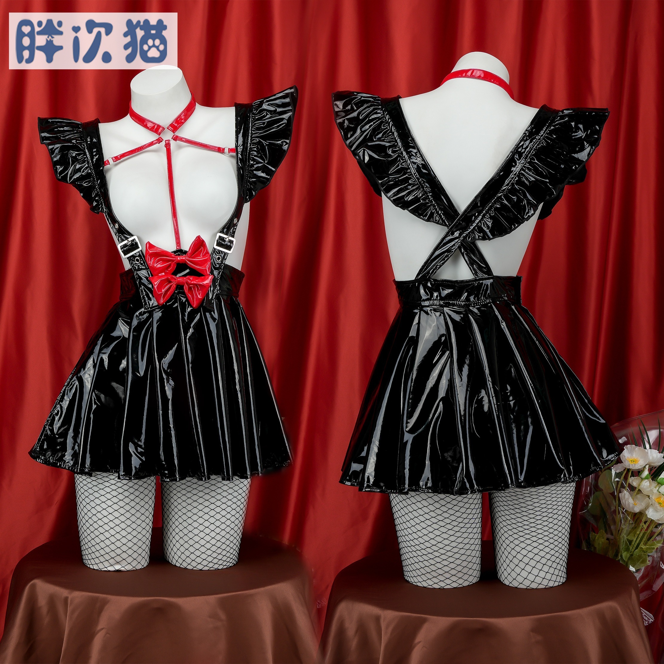 サキュバスの胸元が開いたサスペンダードレスパテントレザーのスカートボンデージナイトガウンパジャマ私服