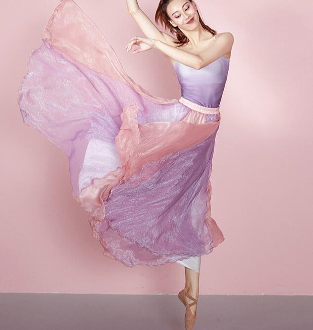 広がるスカート古典ダンス 衣装 大きい裾 ツートーンカラー バイカラー 配色 ロング スカート 裏地有り 飄逸 古典ダンス バレエ モダン 社交ダンス フラメンコ スカート 柔らかい 光沢 ナチュラル