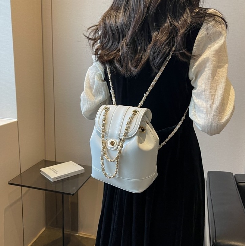 リュック バッグ ショルダーリュック ミニバックパック フェイクレザー チェーン コンパクト 2way 便利 ポリエステル かわいい シンプル カジュアル おしゃれ 大人可愛い 無地 レディース